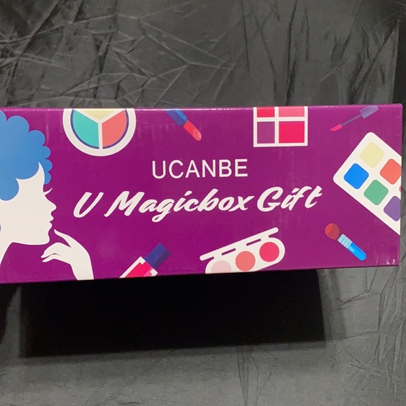 - Magical makeup mystery box New - Picture 2 of 7